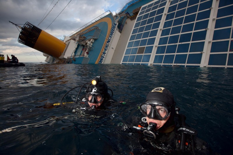 Trip inside the shipwrecked vessel Costa Concordia, with Navy divers (Isola del Giglio, Italy) [1]