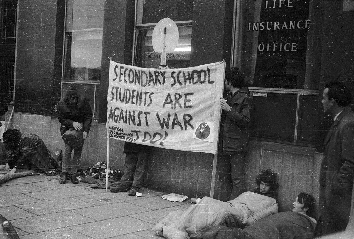 Secondary school students picket in central Wellington, 1970