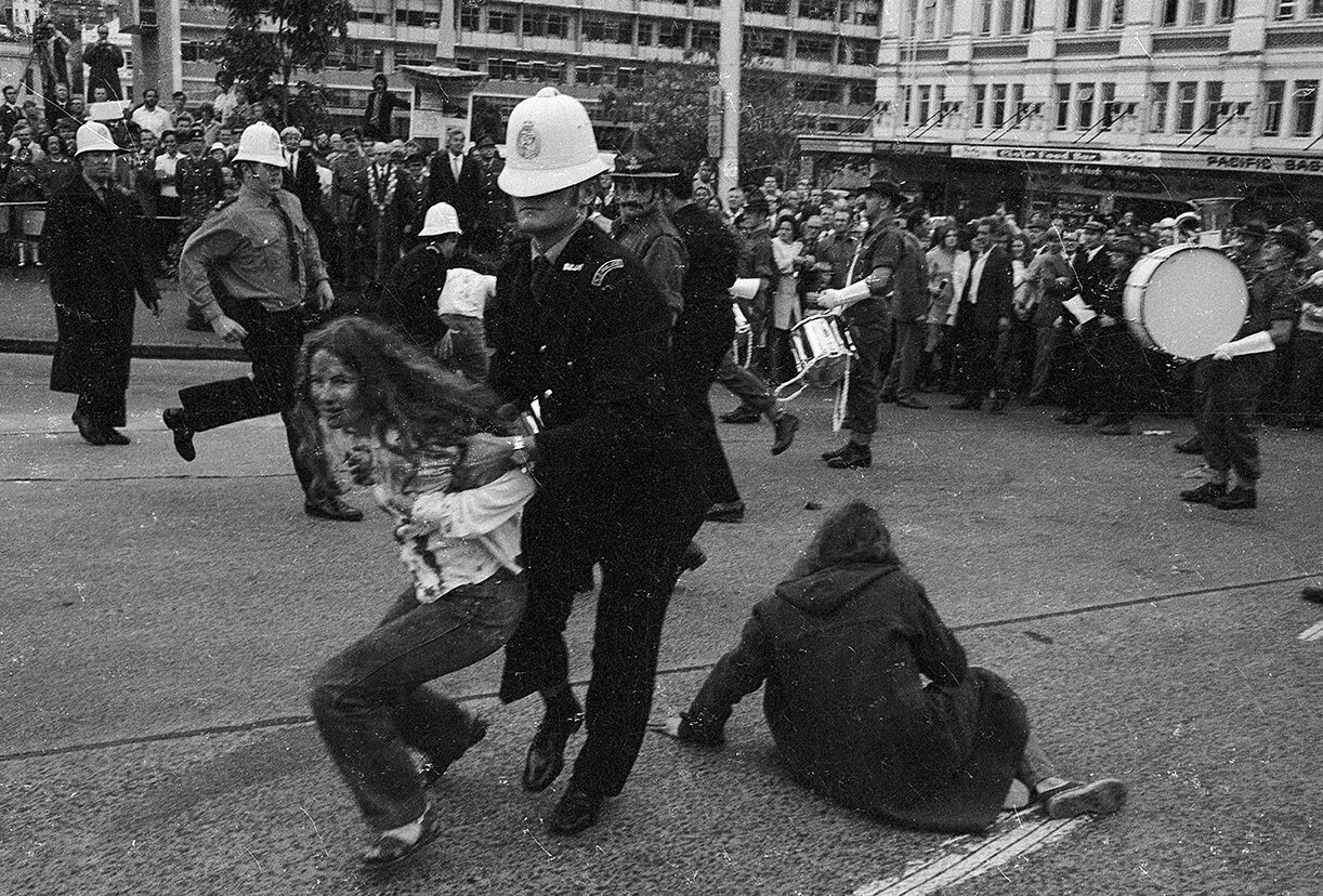 Guerrilla theatre, Guerrilla theatre performance broken up by police. New&nbsp;Zealand Army 161 Battery Welcome-Home Parade, 23 May 1971