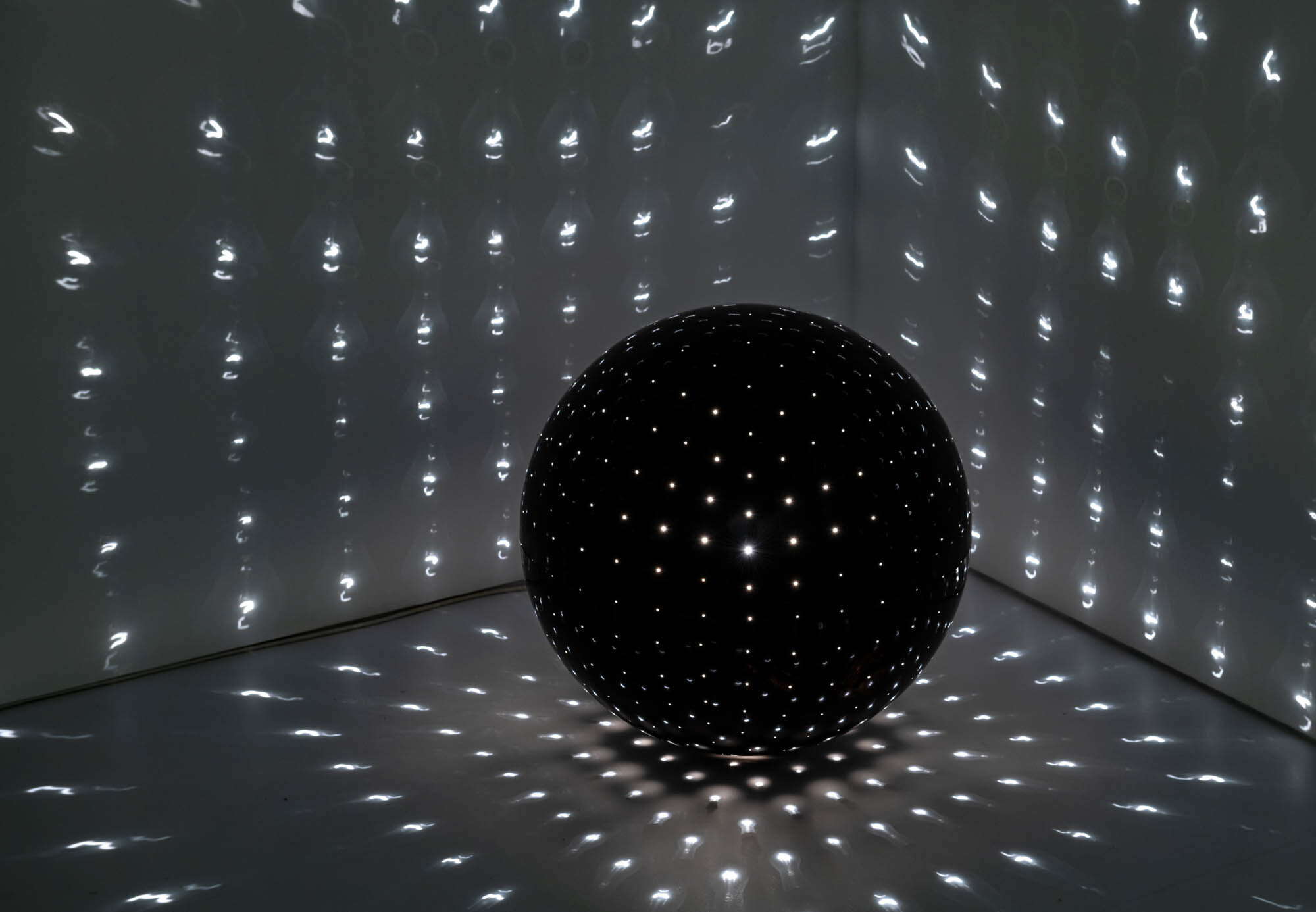 BILL CULBERT, “CUBIC PROJECTIONS” (INSTALLATION), 1990. AUCKLAND ART GALLERY TOI O TĀMAKI, PURCHASED 1990. AUCKLAND ART GALLERY TOI O TĀMAKI 2021